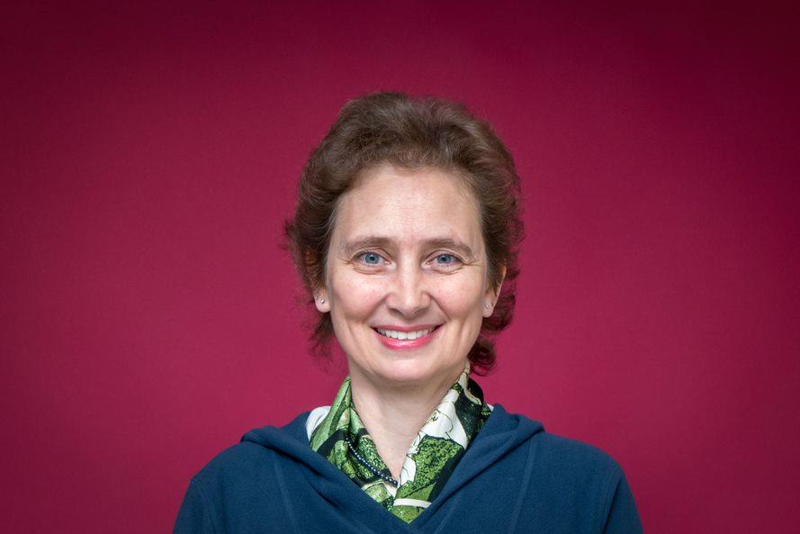 Dr. Yvonne Becher